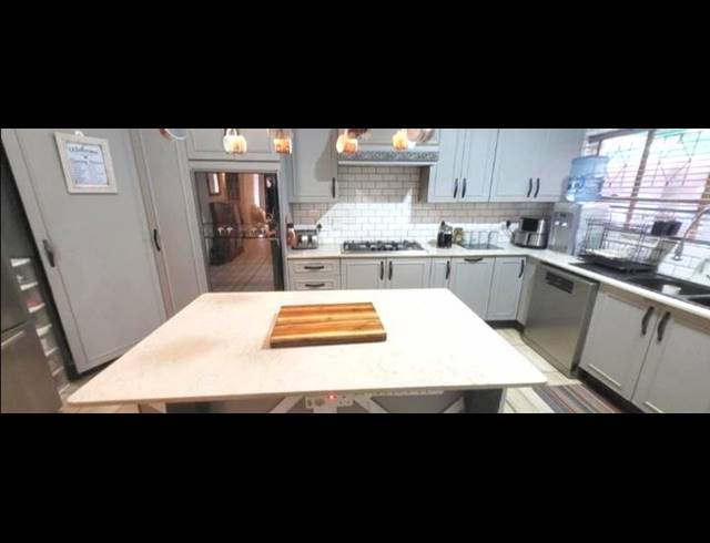 4 BEDROOM HOUSE FOR SALE IN VELD EN VLEI